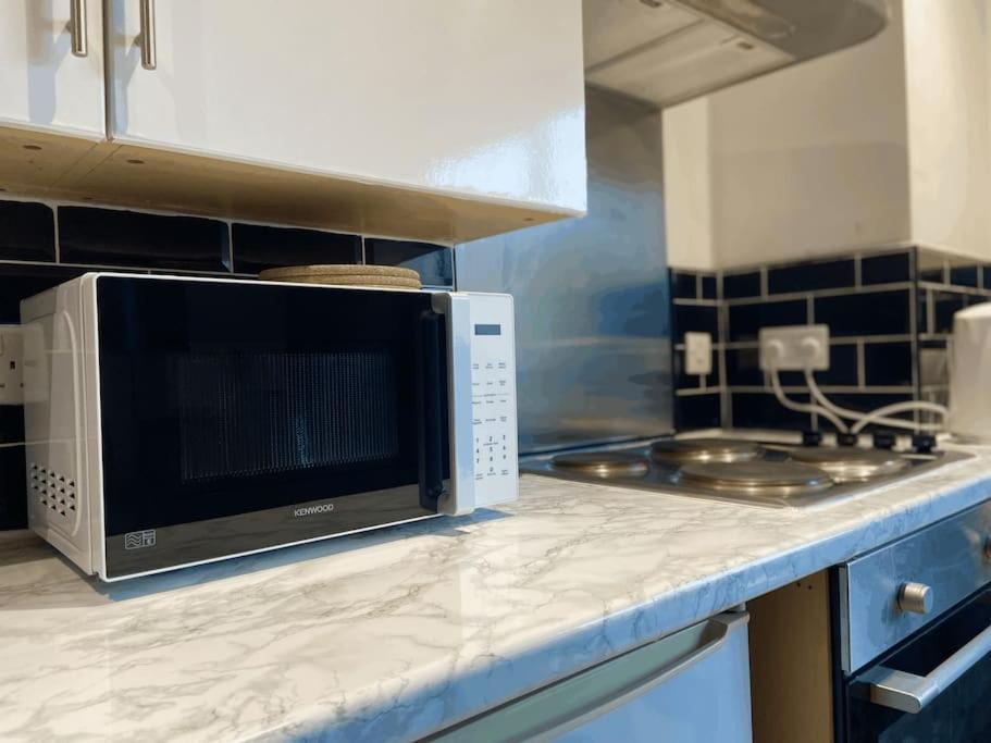 Broad Street -central-couples-1 Bedroom *