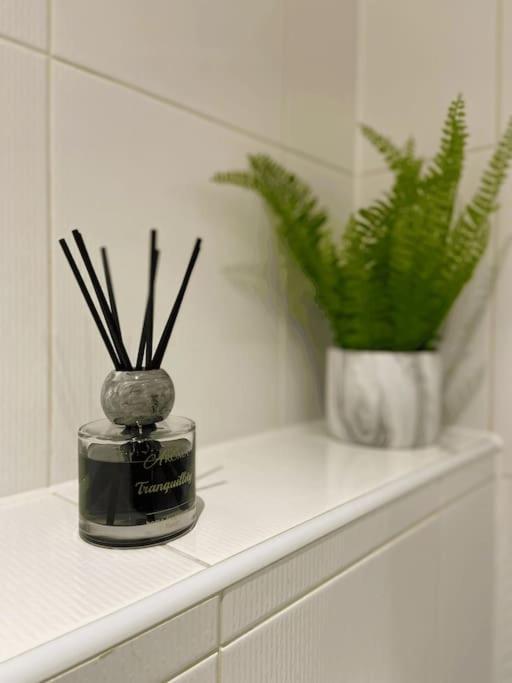 Broad Street -central-couples-1 Bedroom Apartment Birmingham