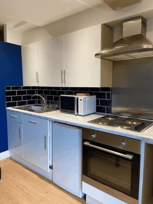 Broad Street -central-couples-1 Bedroom