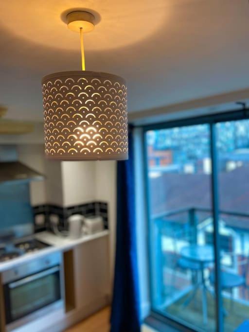 Broad Street -central-couples-1 Bedroom Apartment *
