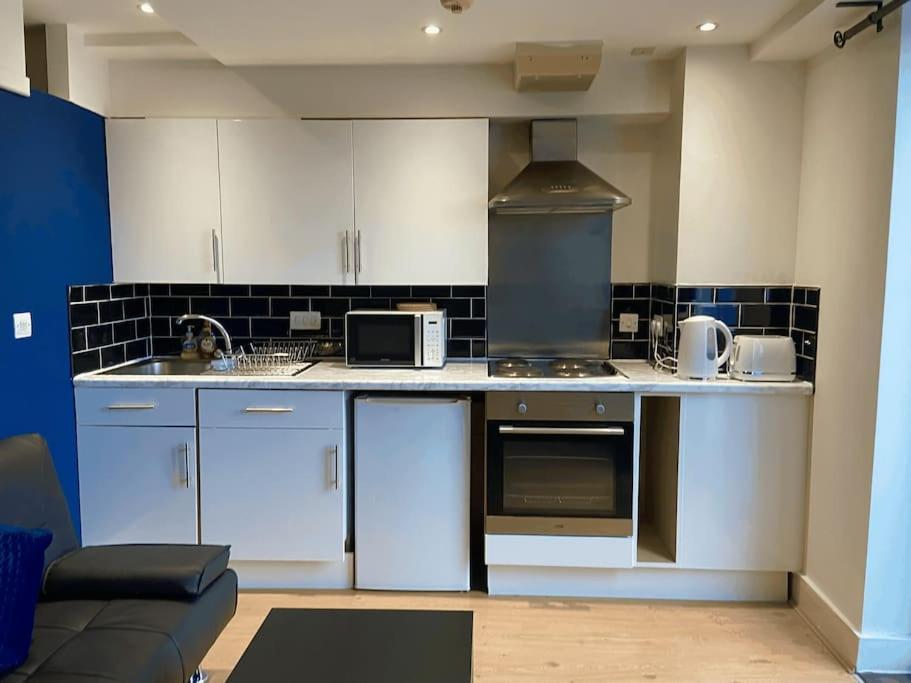 Broad Street -central-couples-1 Bedroom