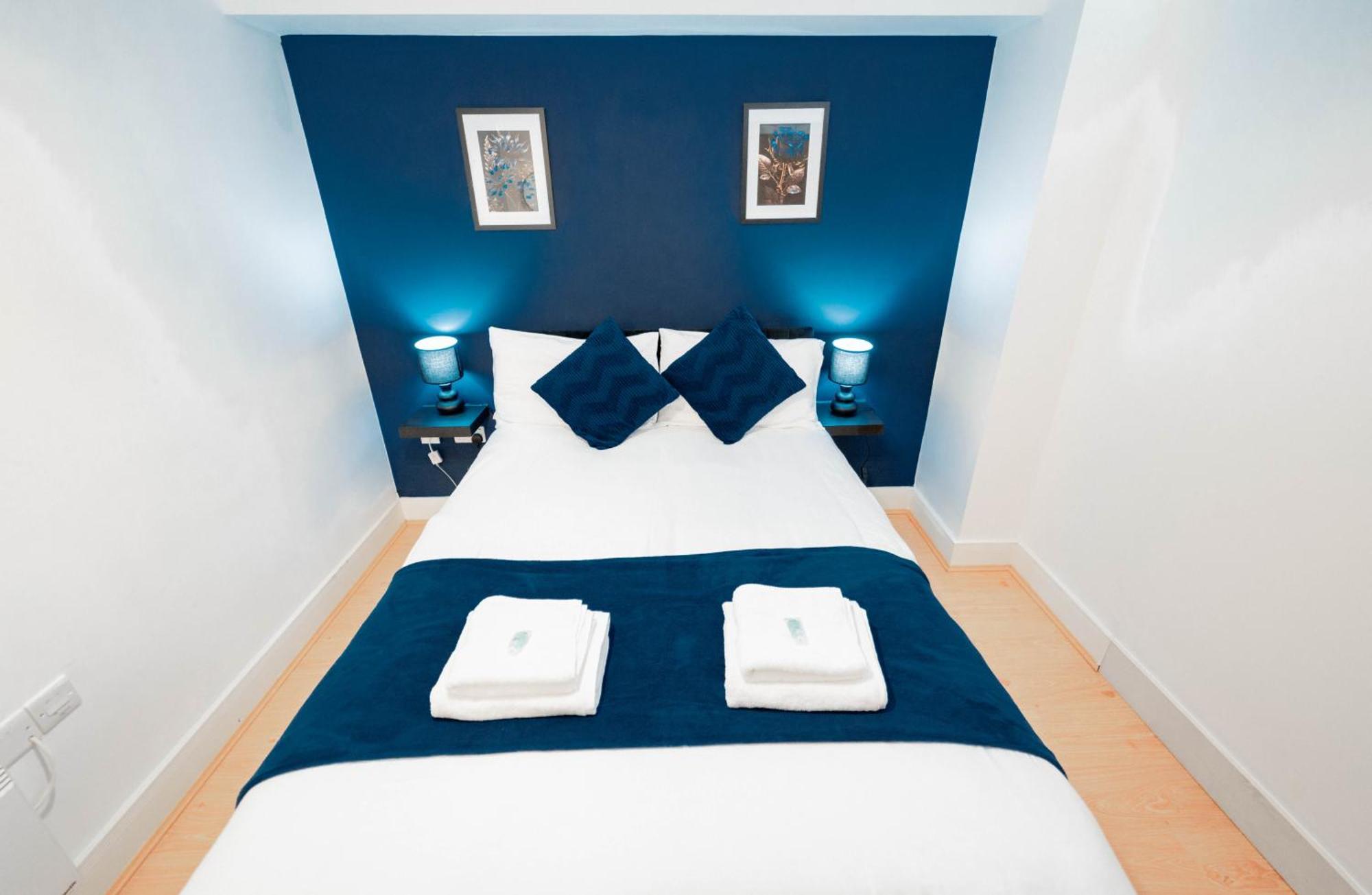 Broad Street -central-couples-1 Bedroom *